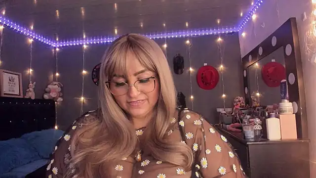 Snapshot of Ivonnee__ chatting on 02-09-25, 07:26 Ivonnee   online show from 02-09-25, 07:26