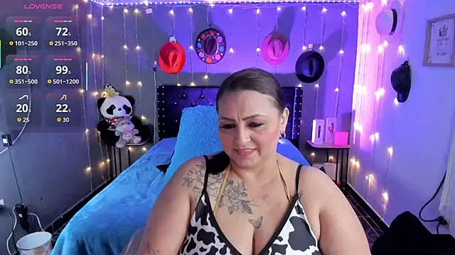 Ivonnee   online show from 11-30-25, 12:00