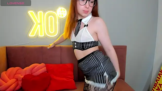 Snapshot of KetrinWhite chatting on 05-11-26, 01:29 KetrinWhite online show from 05-11-26, 01:29