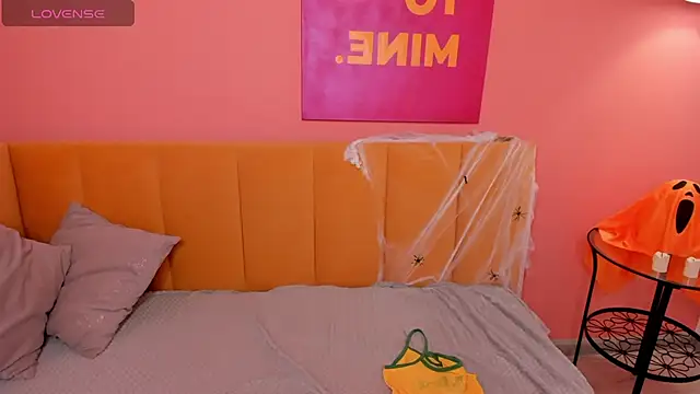 KetrinWhite online show from 10-25-25, 01:27