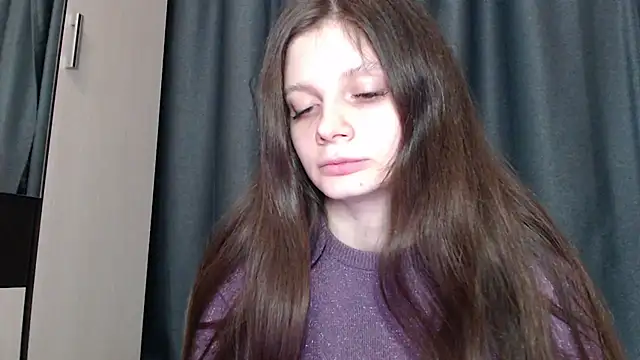 Effi 18 online show from 10-19-25, 03:48
