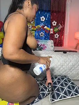 Snapshot of sweetebony_970 chatting on 06-12-26, 12:47 sweetebony 970 online show from 06-12-26, 12:47