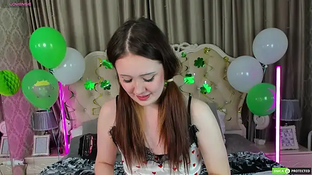 Snapshot of MiriaamWhite chatting on 03-13-25, 06:56 MiriaamWhite online show from 03-13-25, 06:56