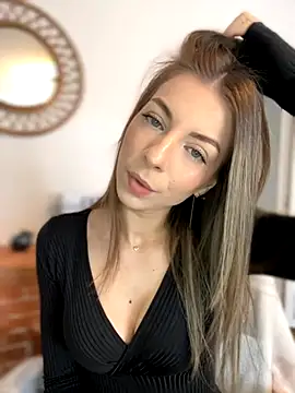 Mia Ethan online show from 10-28-25, 09:19