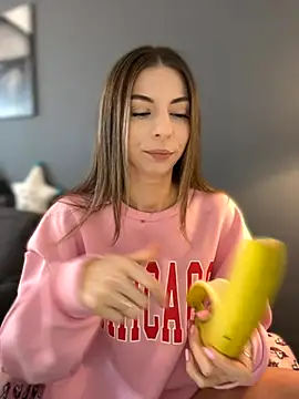 Mia Ethan online show from 11-25-25, 08:14