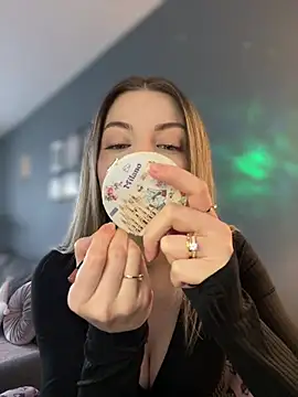 Mia Ethan online show from 03-31-26, 08:38