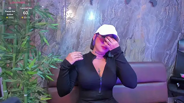 Alahia Dangelo online show from 11-17-25, 05:28