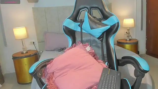  maria foxx  online show from 12-15-25, 05:52