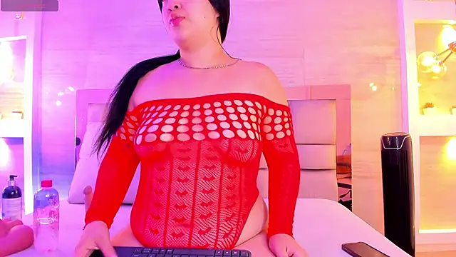 shanon hughes  online show from 09-19-25, 03:43