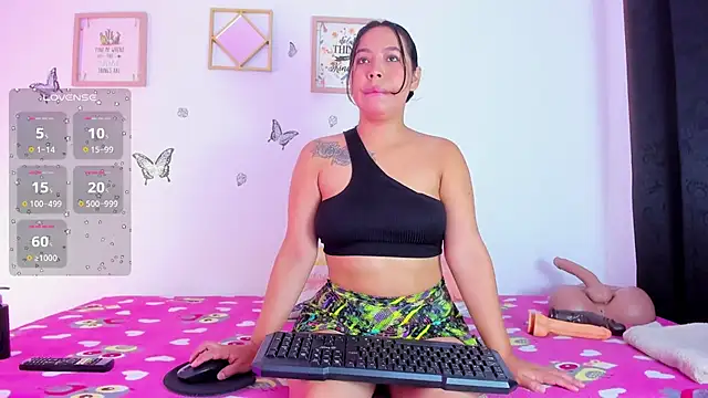 EmmaRogers online show from 10-27-25, 03:02