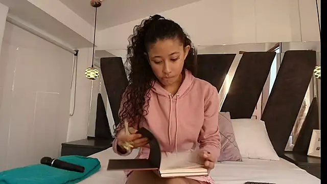 Milkdulce1 online show from 10-01-25, 01:15