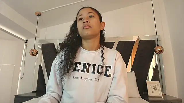 Milkdulce1 online show from 11-11-25, 01:39