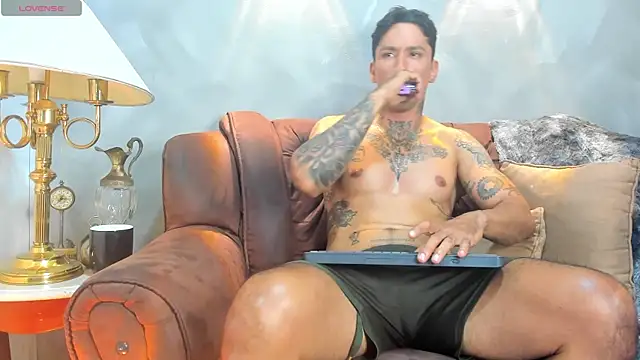 Snapshot of Dylanstonne chatting on 01-23-25, 10:22 Dylanstonne online show from 01-23-25, 10:22