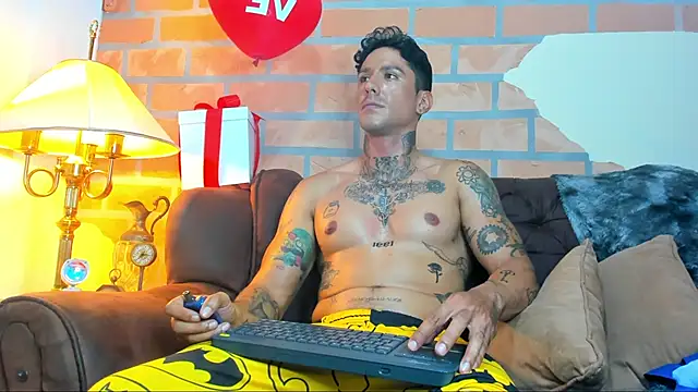 Snapshot of Dylanstonne chatting on 02-09-25, 12:06 Dylanstonne online show from 02-09-25, 12:06