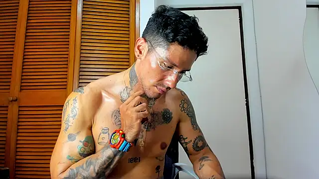 Snapshot of Dylanstonne chatting on 03-22-25, 01:22 Dylanstonne online show from 03-22-25, 01:22