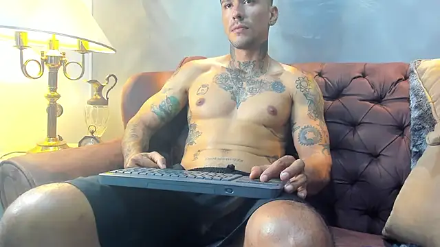 Snapshot of Dylanstonne chatting on 01-26-25, 09:51 Dylanstonne online show from 01-26-25, 09:51