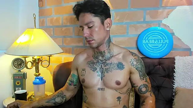 Snapshot of Dylanstonne chatting on 03-09-25, 01:48 Dylanstonne online show from 03-09-25, 01:48