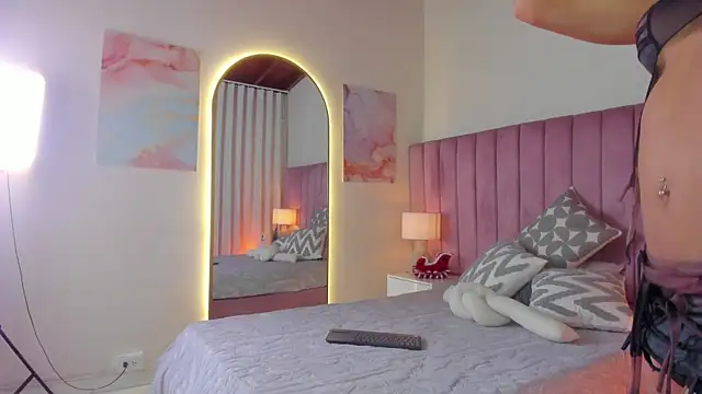 Aleja arango1 online show from 12-22-25, 09:15