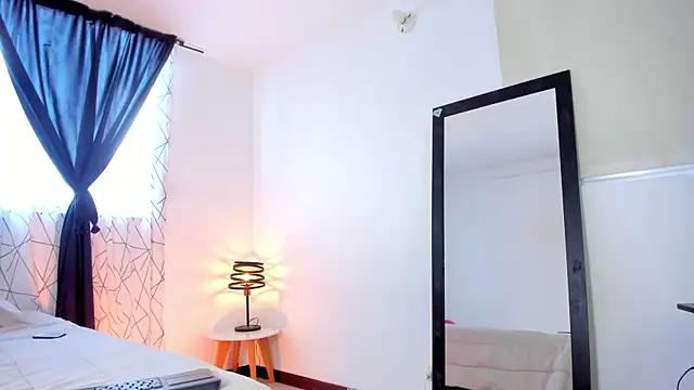 Snapshot of Aleja_arango1 chatting on 06-10-26, 06:53 Aleja arango1 online show from 06-10-26, 06:53