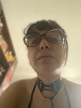 Snapshot of Carla_fcoxx chatting on 06-15-26, 04:17 Carla fcoxx online show from 06-15-26, 04:17