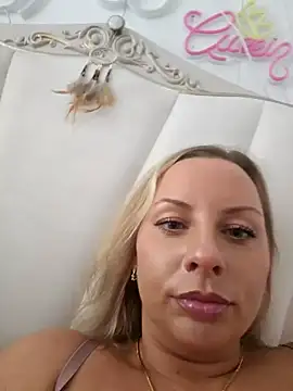Snapshot of Sparkle2206 chatting on 10-03-25, 01:01 Sparkle2206 online show from 10-03-25, 01:01