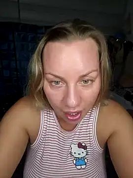 Snapshot of Sparkle2206 chatting on 05-15-26, 10:41 Sparkle2206 online show from 05-15-26, 10:41