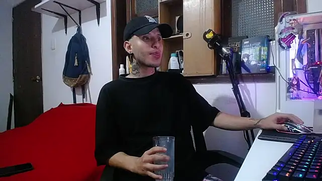 Snapshot of esjrobles chatting on 02-25-25, 04:46 esjrobles online show from 02-25-25, 04:46