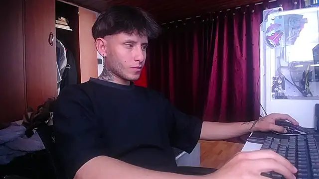 Snapshot of esjrobles chatting on 03-21-25, 10:06 esjrobles online show from 03-21-25, 10:06