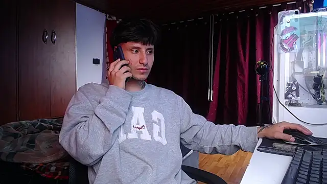 Snapshot of esjrobles chatting on 03-19-25, 07:27 esjrobles online show from 03-19-25, 07:27