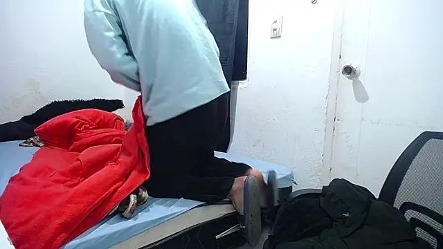 Snapshot of esjrobles chatting on 10-04-25, 12:28 esjrobles online show from 10-04-25, 12:28