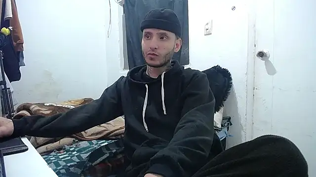 Snapshot of esjrobles chatting on 09-21-25, 07:52 esjrobles online show from 09-21-25, 07:52