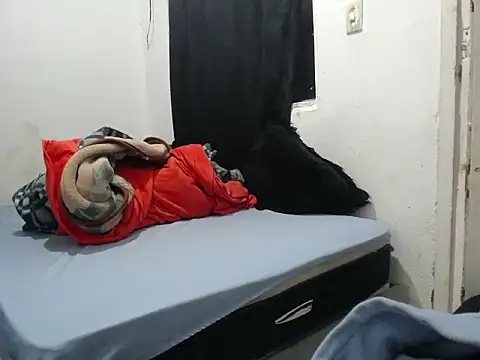 Snapshot of esjrobles chatting on 10-07-25, 12:39 esjrobles online show from 10-07-25, 12:39