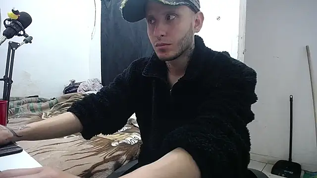 Snapshot of esjrobles chatting on 09-16-25, 08:21 esjrobles online show from 09-16-25, 08:21