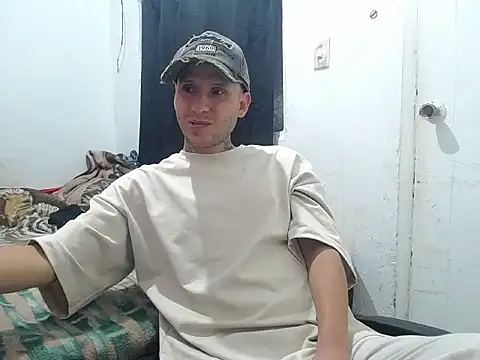 Snapshot of esjrobles chatting on 10-13-25, 12:29 esjrobles online show from 10-13-25, 12:29