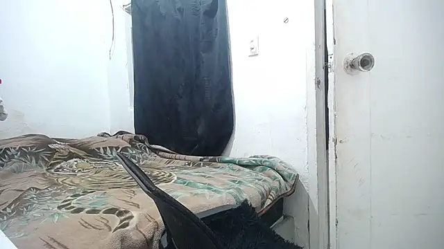 Snapshot of esjrobles chatting on 09-20-25, 11:48 esjrobles online show from 09-20-25, 11:48