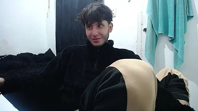 Snapshot of esjrobles chatting on 09-10-25, 01:32 esjrobles online show from 09-10-25, 01:32