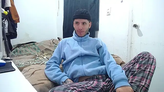 Snapshot of esjrobles chatting on 09-23-25, 12:12 esjrobles online show from 09-23-25, 12:12