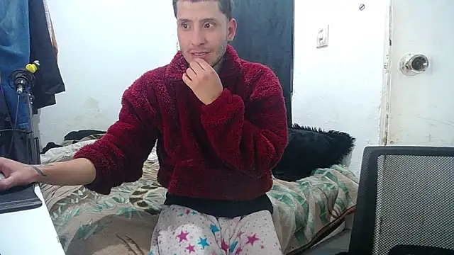 Snapshot of esjrobles chatting on 10-16-25, 07:33 esjrobles online show from 10-16-25, 07:33