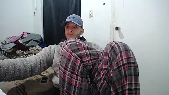 Snapshot of esjrobles chatting on 09-19-25, 11:14 esjrobles online show from 09-19-25, 11:14