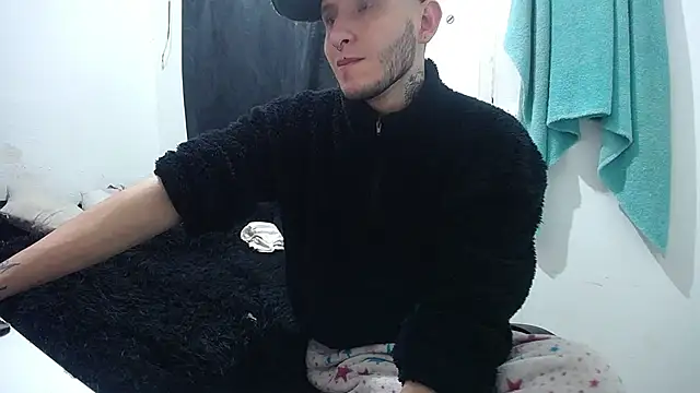 Snapshot of esjrobles chatting on 09-13-25, 04:29 esjrobles online show from 09-13-25, 04:29