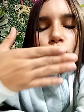 Pink Jazmin online show from 12-20-24, 03:47