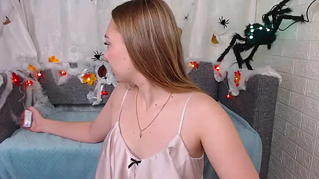 Snapshot of bellaa_love_ chatting on 10-10-25, 12:33 bellaa love online show from 10-10-25, 12:33