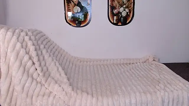 bellaa love  online show from 04-15-26, 12:16