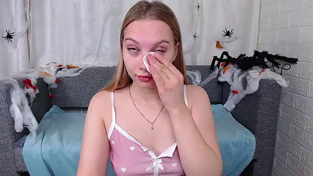 bellaa love  online show from 10-29-25, 12:20