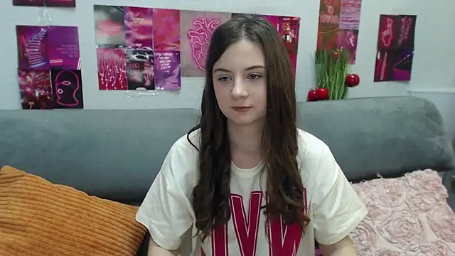 Snapshot of MilanaRoza chatting on 05-21-26, 05:05 MilanaRoza online show from 05-21-26, 05:05
