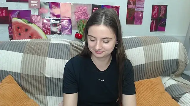 Snapshot of MilanaRoza chatting on 06-28-26, 04:57 MilanaRoza online show from 06-28-26, 04:57