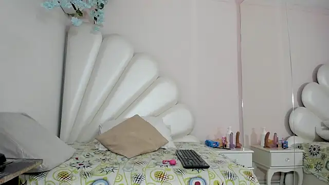 Snapshot of Ally_Parkeer_ chatting on 01-09-25, 12:19 Ally Parkeer online show from 01-09-25, 12:19