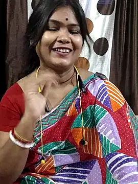 Snapshot of yoursweety09 chatting on 05-08-26, 02:04 yoursweety09 online show from 05-08-26, 02:04