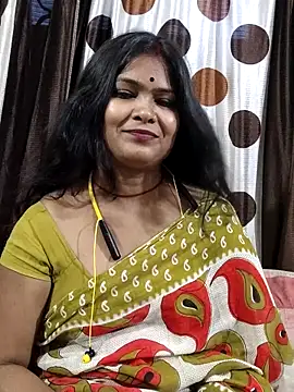 Snapshot of yoursweety09 chatting on 05-06-26, 01:48 yoursweety09 online show from 05-06-26, 01:48