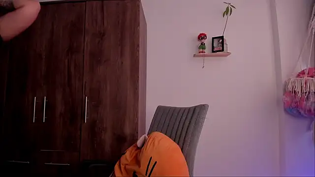 Vioolletta online show from 03-16-26, 04:54